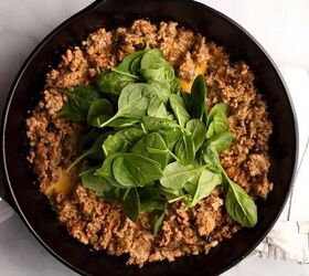 sausage pine nut currant pasta, Add the spinach to the skillet