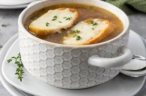 Experience a gourmet-style meal at home with this slow cooker French onion soup