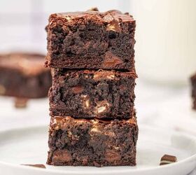 andes chocolate mint brownies, Stacked mint chocolate brownies shot