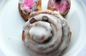 These adorable & easy bunny cinnamon rolls are perfect for Easter!
