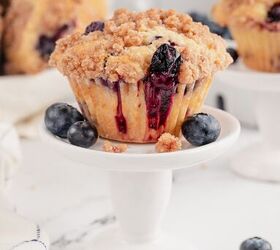 gluten free blueberry crumble muffins, gluten free blueberry crumble muffins