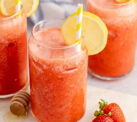 honey strawberry lemonade, Honey Strawberry Lemonade In Glasses with Garnishing