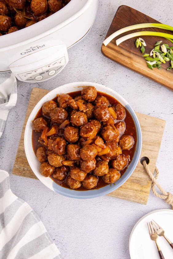 sweet and sour meatballs crockpot, Sweet and Sour Meatballs Crockpot Served in a Bowl