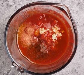 no cook pizza sauce 5 min, Ingredients for a no cook pizza sauce in a glass jug before being blended
