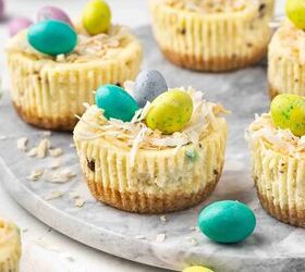 easter mini cheesecake cups, Close up shot of mini Easter cheesecakes arranged on a serving plate ready to enjoy