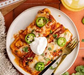cheesy chicken enchiladas, Enchiladas on a plate with jalape os and sour cream
