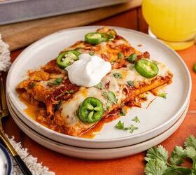 cheesy chicken enchiladas, Enchiladas on a plate with jalape os and sour cream