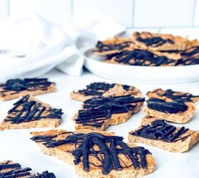 Protein Packed Frozen Yogurt Bark
