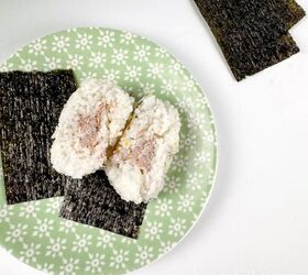 tuna onigiri recipe a quick and tasty japanese snack, Two half tuna onigiri on a green plate