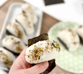 tuna onigiri recipe a quick and tasty japanese snack, Holding tuna onigiri closer view