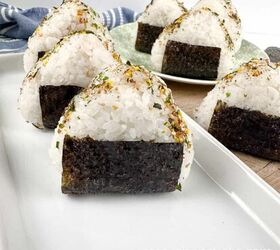 tuna onigiri recipe a quick and tasty japanese snack, 7 tuna onigiri on a plate