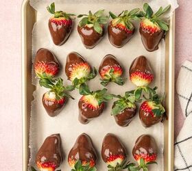 nutella covered strawberries, Nutella covered strawberries placed in a baking tray