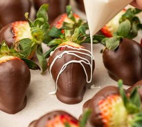 nutella covered strawberries, White Chocolate Drizzle over the nutella covered strawberries