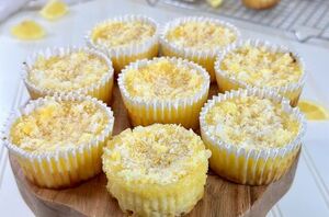 These mini cheesecakes burst with bright lemony flavors (delicious!)