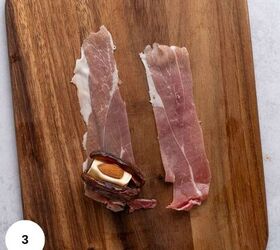 prosciutto wrapped dates, Wrapping the date with proscuitto