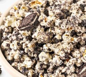 cookies and cream popcorn, Close up of Oreo cookies and cream popcorn