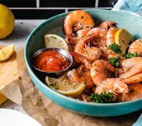 peel and eat shrimp recipe, peel and eat shrimp with lemon wedges in a bowl