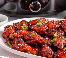 easy slow cooker korean chicken wings recipe, Delicious Korean chicken wings garnished with sesame seeds and green onions