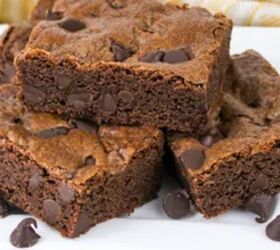 These double chocolate chip cookie bars are perfect for when your chocolate cravings hit