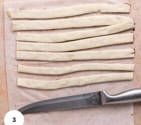 nutella in puff pastry, Cutting the puff pastry with a knife to create strips