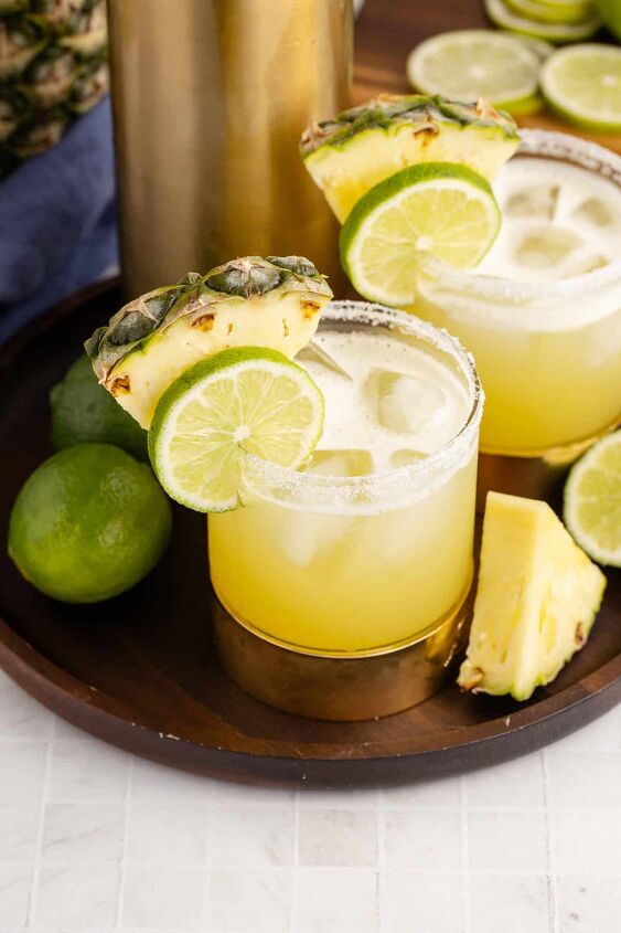 pineapple margarita, Pineapple Margarita with Pineapple and Lime Garnish on a Tray