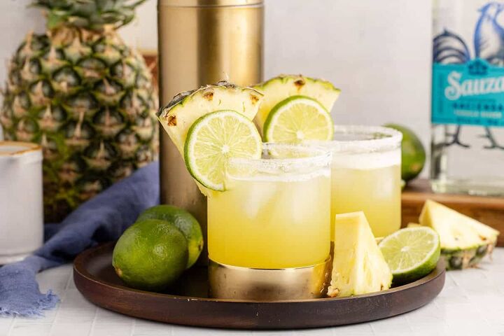 pineapple margarita, Pineapple Margarita with Pineapple and Lime Garnish on a Tray