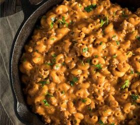 cheeseburger macaroni recipe instant pot cheeseburger mac, Overhead image of Cheeseburger Mac in a cast iron skillet