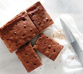 Who woulda thought you could make crazy delicious ice cream sandwiches at home?!