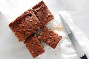 Who woulda thought you could make crazy delicious ice cream sandwiches at home?!
