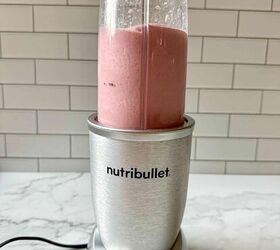 bahama mama smoothie tropical smoothie cafe copycat, A creamy pink smoothie getting blended in a blender