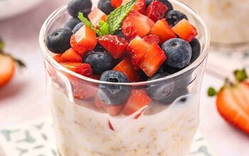 5-Ingredient Blueberry Strawberry Overnight Oats