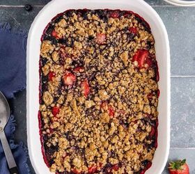mixed berry crisp with frozen berries, Mixed Berry Crisp with Frozen Berries Baked in a casserole dish