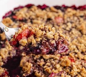 mixed berry crisp with frozen berries, Mixed Berry Crisp with Frozen Berries baked with a scoop being taken out