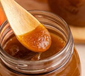 slow cooker apple butter, Slow Cooker Apple Butter in a Jar with a Spoonful Being Lifted