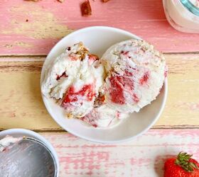 no churn strawberry pretzel ice cream