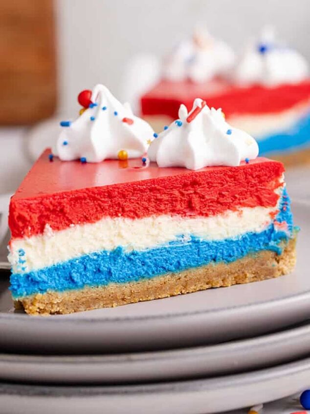 apple coffee cake recipe, Layered Cheesecake with Blue White and Red layers Closer up