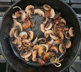 Mix 8 oz of mushrooms with THIS for the perfect quick & easy dinner