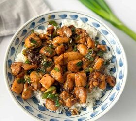classic chinese scallion chicken recipe in 30 minutes, Chinese scallion chicken cooked with scallions and sauce presented in a colorful bowl