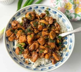 classic chinese scallion chicken recipe in 30 minutes, Tasty Chinese scallion chicken cooked with scallions and sauce presented in a white bowl