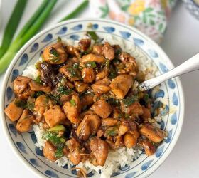 classic chinese scallion chicken recipe in 30 minutes, Delicious Chinese scallion chicken cooked with scallions and sauce presented in a white bowl