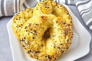 Craving bagels? Discover how to make them at home with only 2 ingredients!