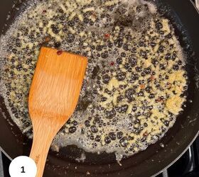 shrimp scampi without wine, Cooking the garlic and pepper in olive oil and butter