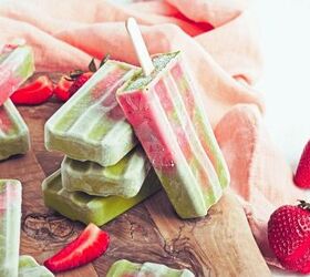 velvety strawberry matcha latte popsicles, the velvety strawberry matcha latte popsicles