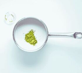 velvety strawberry matcha latte popsicles, making the strawberry matcha latte popsicles