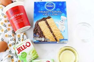 This gorgeous pistachio bread is SO easy to make!