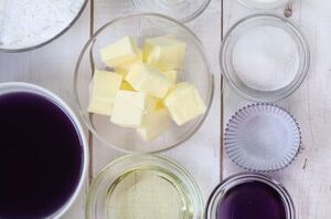 These cake mix cupcakes are STUNNING and totally not what you're expecting