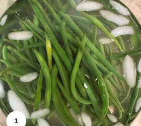 nicoise tuna salad recipe with a dijon dressing, Green beans in a bowl with cold water and ice