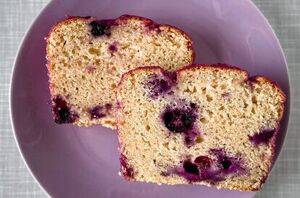 If you like cakes that are light, fresh, & moist, this one is just the thing