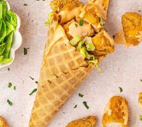 spicy chicken waffle cones with creamy sriracha sauce, Chicken in waffle cones with lettuce and spicy sauce for entertaining