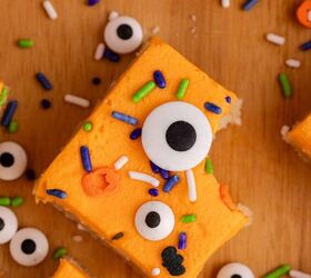 halloween sugar cookie bars, Halloween Sugar Cookie Bars with orange icing sprinkles and eyeballs close up